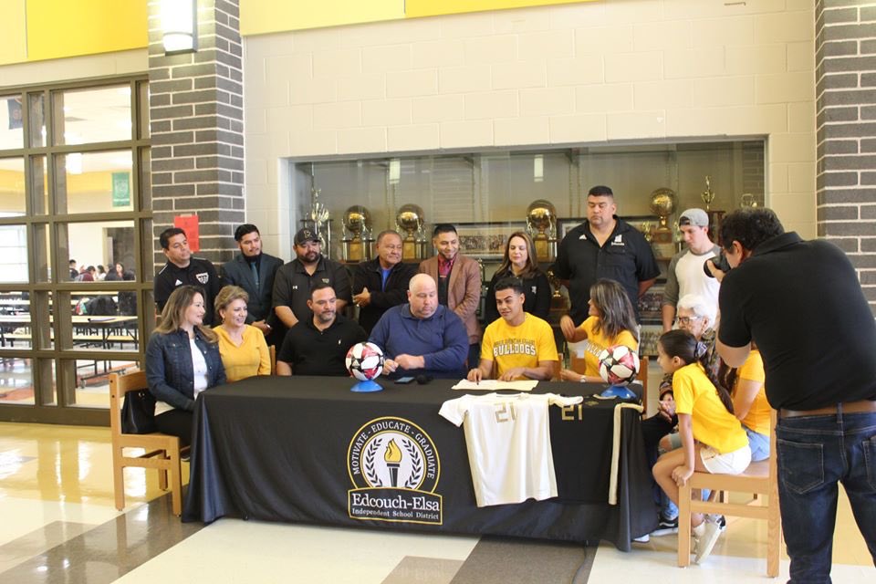 KRGVSports's tweet photo. Congratulations to Nathaniel Navarro for signing his NLI to Jarvis Christian College. 

The senior continuing his soccer career with the Bulldogs. 

#rgv #krgv https://t.co/85GwrzcqwK