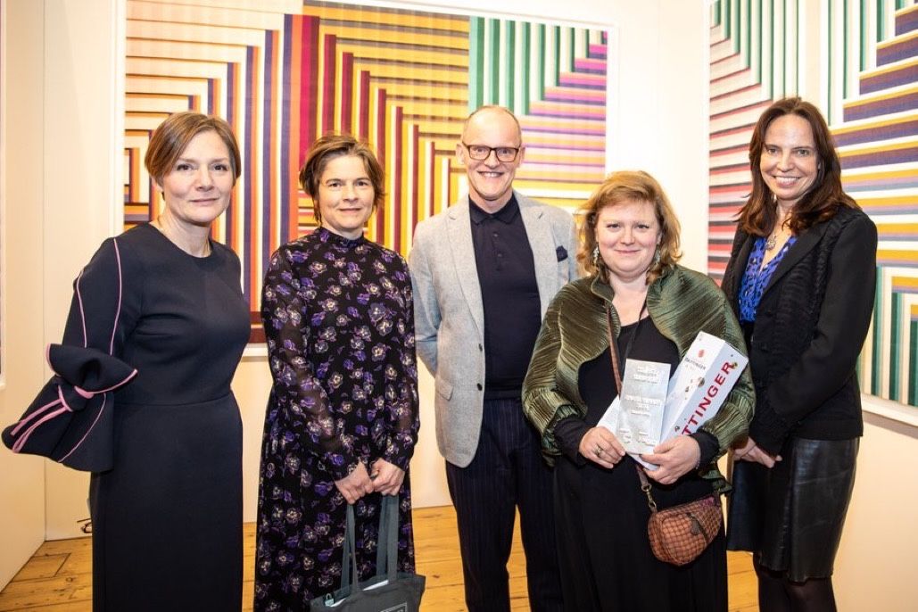 DesignApplause's tweet photo. Textile artist @margoselby wins #CollectOpen Vexillum, a grand-scale series of handwoven artworks exploring ideas inherent to weave: mathematical pattern, the binary system and simultaneous contrast of colour
Support @SanlamUK #CollectAwards @CraftsCouncilUK #collect2020 https://t.co/IHRwrKPlBJ