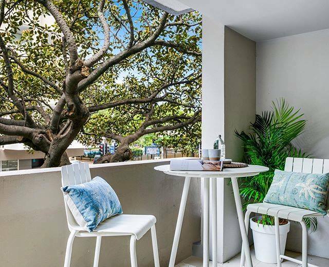 TheLouisaTouch's tweet photo. Outdoor areas are just as important to style as indoor. Our love of outdoor living demands outdoor spaces shine! Styling up this beachside unit balcony with a view. #propertystyling #thefinishingtouchstyling #outdoorliving #outdoorsetting #homestaging #s… https://t.co/L2ylsF1f4d https://t.co/8lXafxZWNR