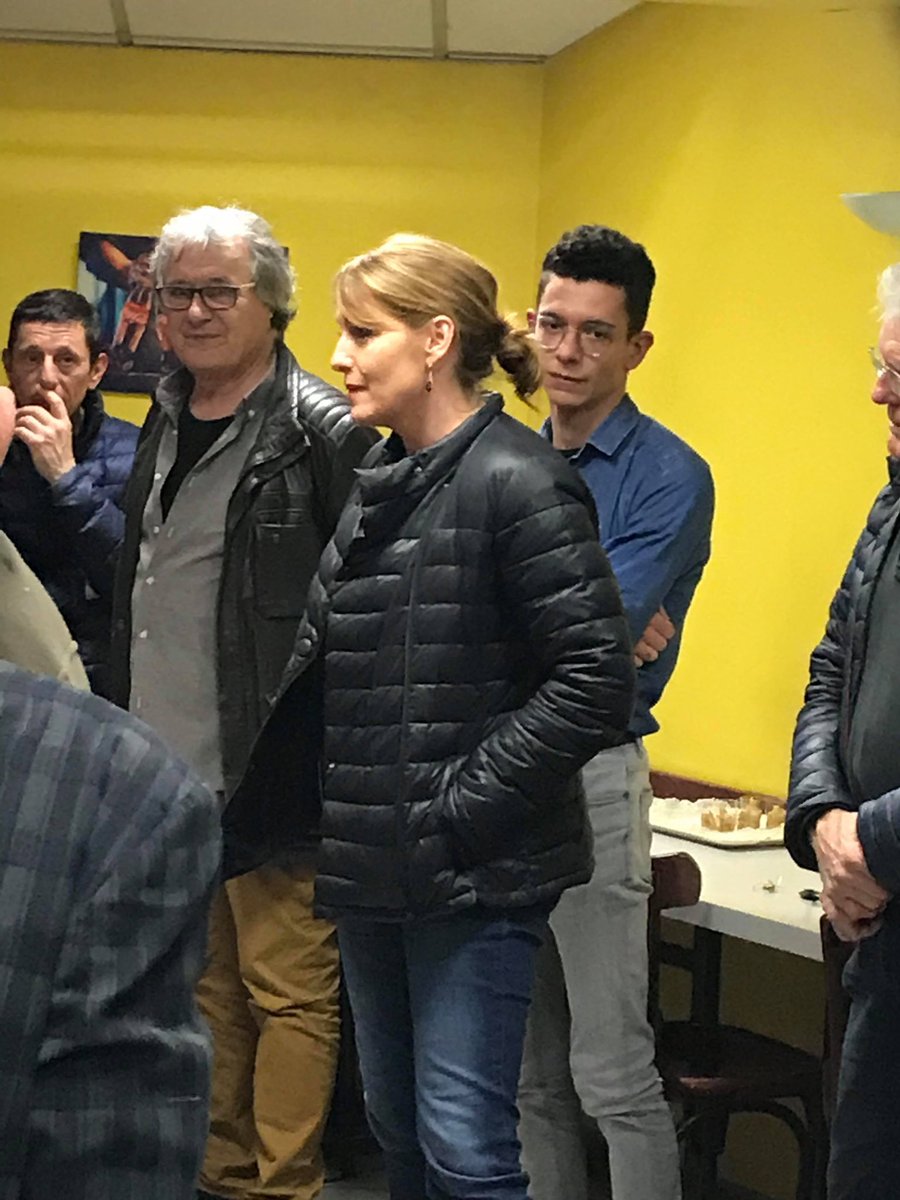 Belle réunion de proximité ce soir au bar Castagnet, un point de rencontre incontournable de #Bergerac ! Propreté de la ville, sécurité, cadre de vie, emploi, mobilité douce pour tous notamment au programme #BergeracSimplement <a href="/2020Helene/">Hélène Gauthier 2020</a>