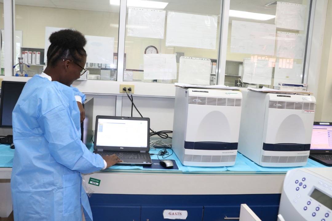 MsppOfficiel's tweet photo. Depuis le 12 février 2020, Haïti a la capacité de faire le test du nouveau Coronavirus (COVID-19).
https://t.co/ozqBH6IjzR
Crédit Photos : Rénald Guerrier
#MSPPHaiti
#LNSP
#DELR
#UCRP
#OPSOMS
#Coronavirusht https://t.co/M43kFBWrU2
