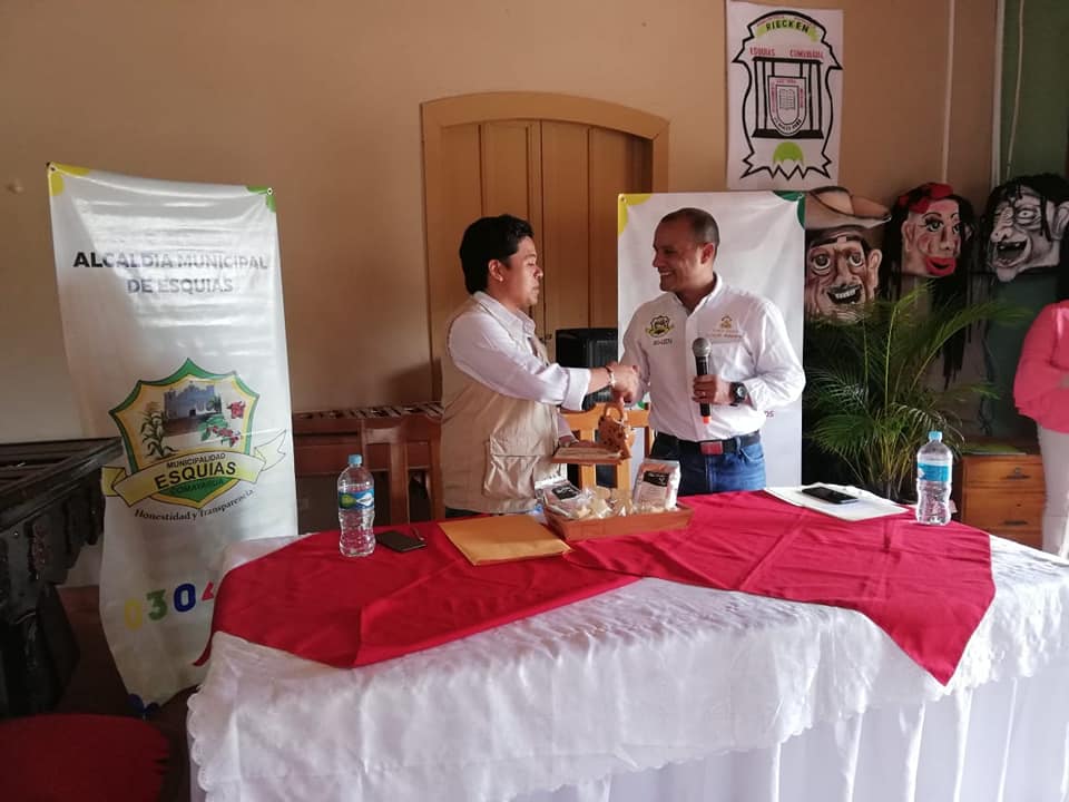 ihahhn's tweet photo. El Instituto Hondureño de Antropología e Historia firma con la Municipalidad de Esquias, del Departamento de Comayagua, un Convenio de Cooperación para la protección y promoción del Patrimonio Cultural de Honduras en general y del municipio de Esquias en particular. https://t.co/MI8H1WuPjH