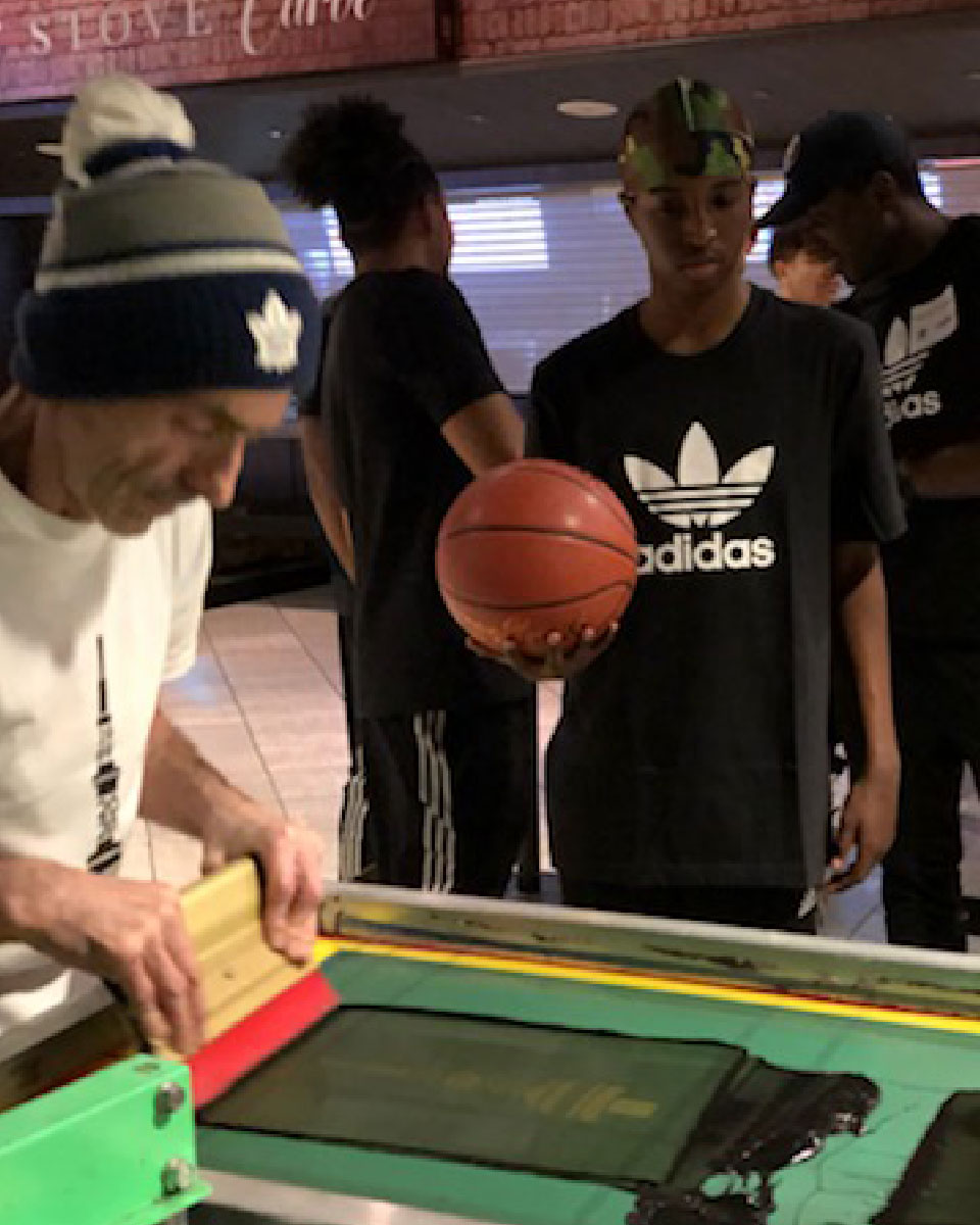 Having a great time doing an event for Adidas today! Say hi if you see us! 😎 🙋 

#customapparel #screenprinting #screening