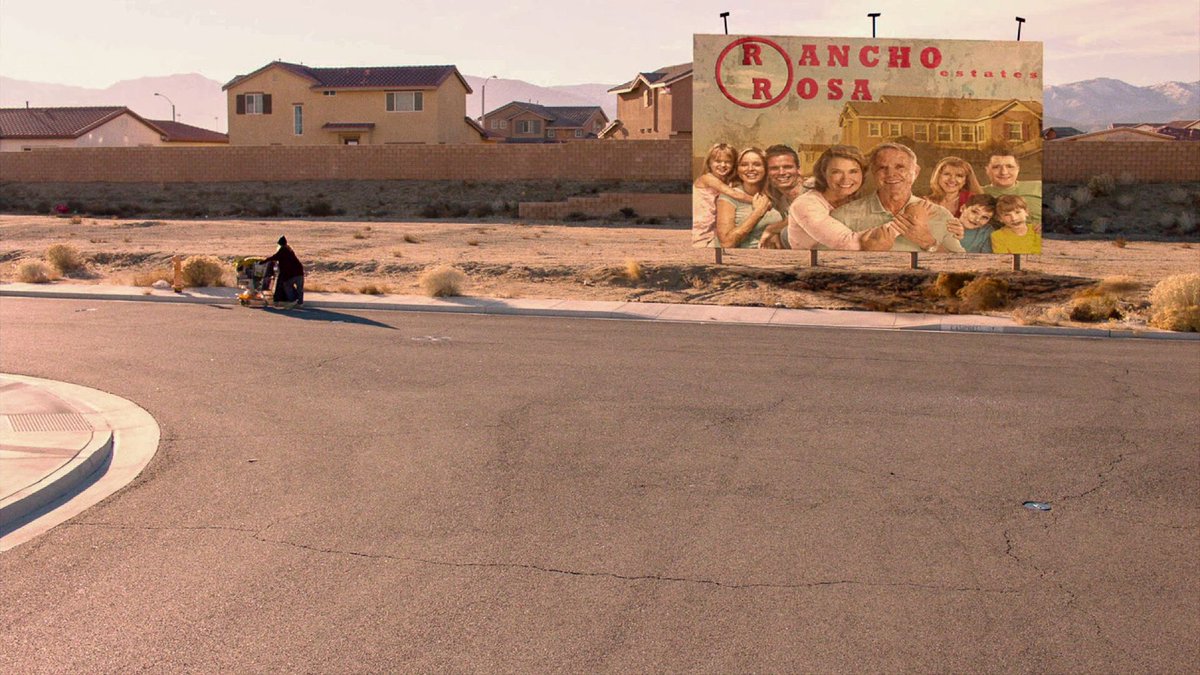 Just Published: Richard Martin's article "David Lynch Sprawls" in NANO issue 15: Twin Peaks: The Return. nanocrit.com/issues/issue15…. Check out all articles here: nanocrit.com/issues/issue15