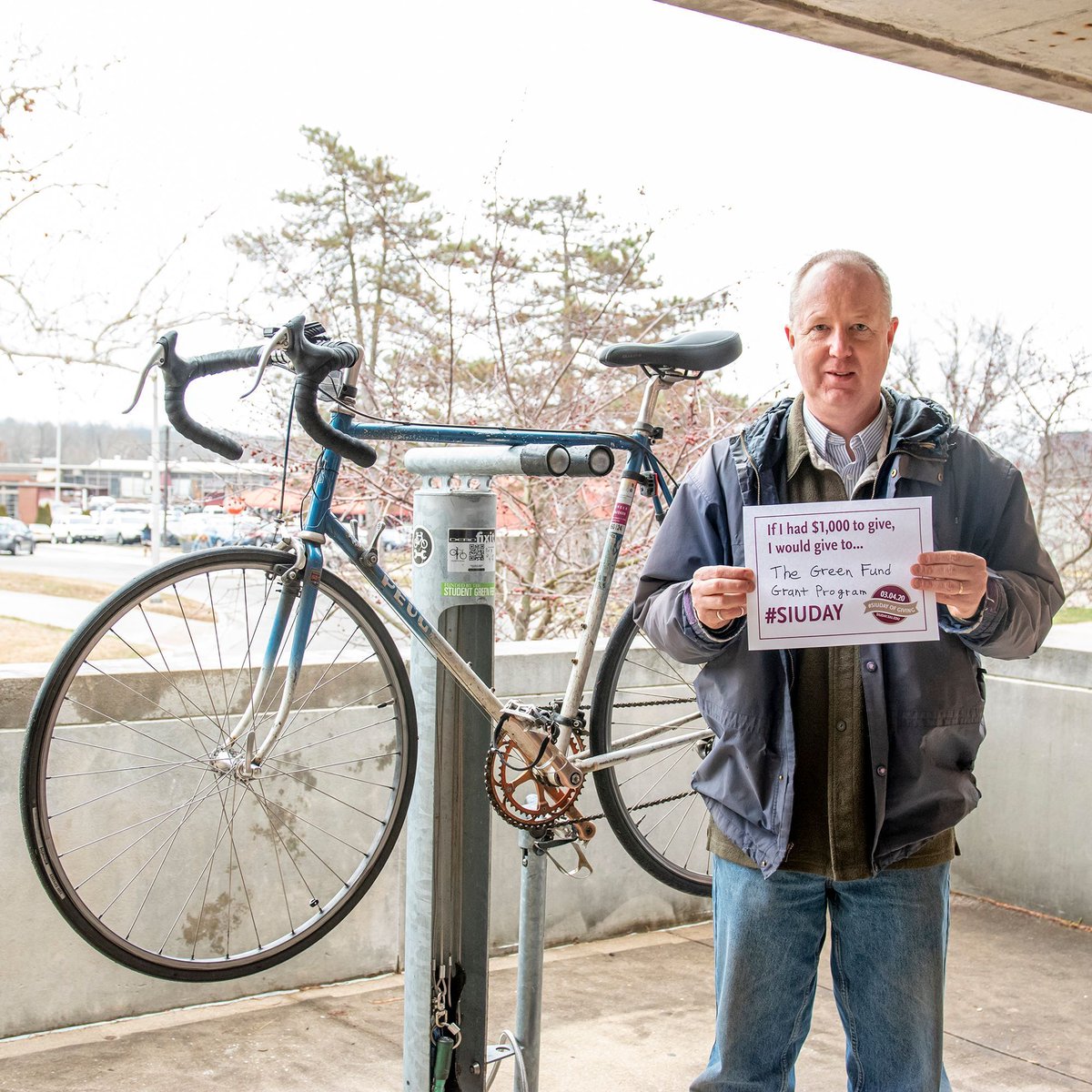 Thanks to the Green Fund Grant Program, #SIU Sustainability was able to support the Lincoln Drive Bike Lanes and bicycle fix-it stations. This helps #SIU community members like Dr. Mathias who bikes to campus every day. Learn more at buff.ly/39WXzH3

<a href="/SIUsustain/">Sustainable Salukis</a>
