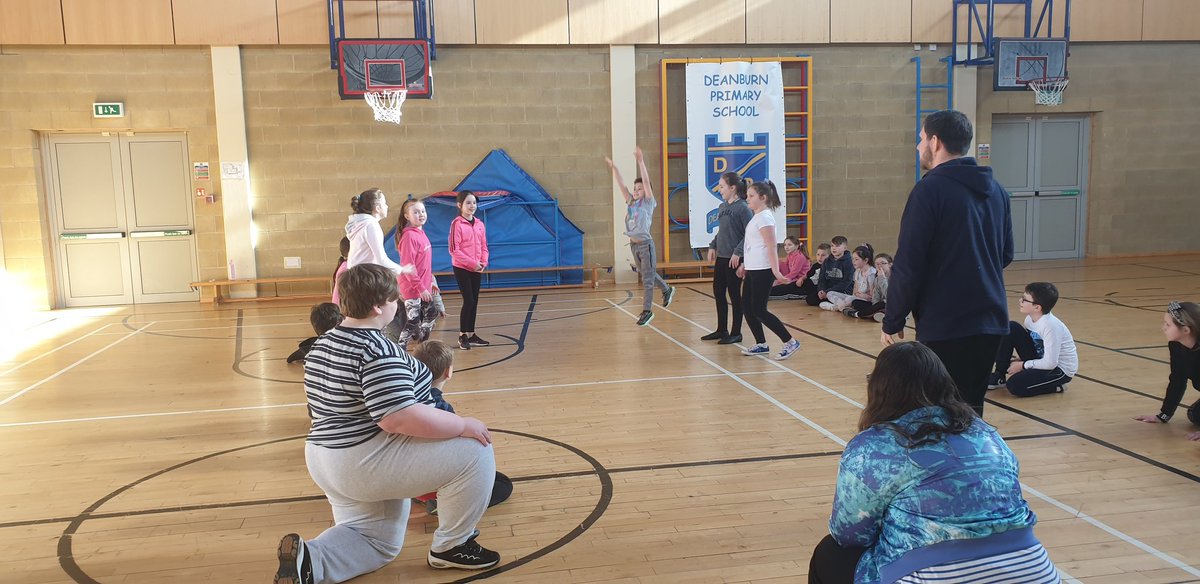 MissMcCallum19's tweet photo. Workout Wednesday today! Learning about the importance of being active. We also practised our dances for our sharing on Friday #MaxInTheMiddle https://t.co/keyPuXWrek