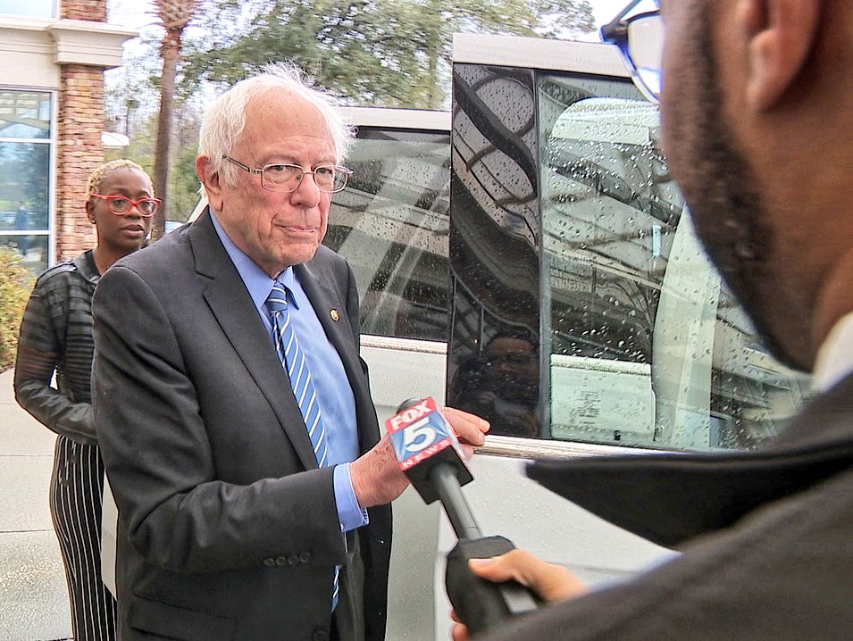 PhotoZorn_TV's tweet photo. Live Update from Charleston, SC were @KERRYFOX5ATL spoke with @BernieSanders who visited a local hotel. He stopped to take a few selfies and to greet locals before his rally near the business #Election2020 #SCprimary2020 #Fox5YouDecide #fox5atl https://t.co/u3vAJMM4GX