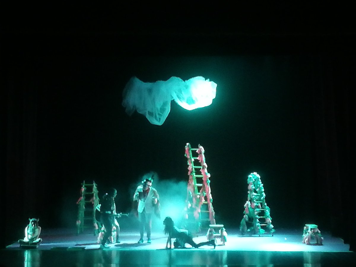 TeatroCastelar's tweet photo. Sutileza y locura para los personajes de la Tempestad de William Shakespeare, montaje del Aula de Teatro de la Universidad de Alicante.
#TeatroCastelar #CulturaElda #Elda https://t.co/eX01PoG1zn