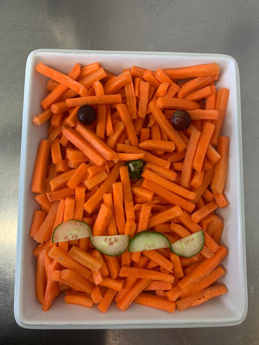 Well done to the team <a href="/TeamManorGreen/">Manor Green Primary #ReadyRespectfulSafe</a> for the @VegPowerUK display today. #EatThemToDefeatThem