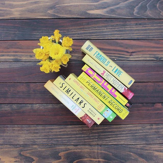 byjordanbishop's tweet photo. What’s your favorite color?
•
•
Yellow is one of mine! I love how happy it is! I received this pretty yellow flowers last week and was inspired to pair them with a stack of yellow books 💛
•
•
•
#franklyinlove #davidyoon #missmayhem #rachelhawkins… https://t.co/Xu96EAtphZ https://t.co/GV8fzLJcVq