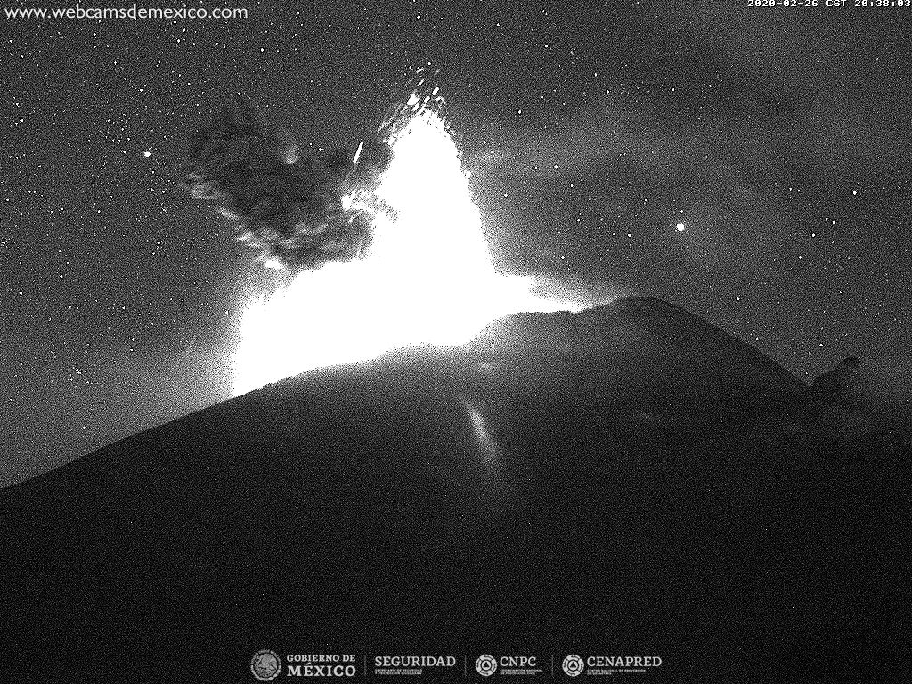 SkyAlertMx's tweet photo. Explosión del #Popocatépetl a las 20:37 h. A lo largo del día han persistido las emisiones de ceniza con dispersión hacia el lado de Puebla.

🚷radio de seguridad de 12 km.
🚦amarillo 2. https://t.co/Ai72yZjWsB