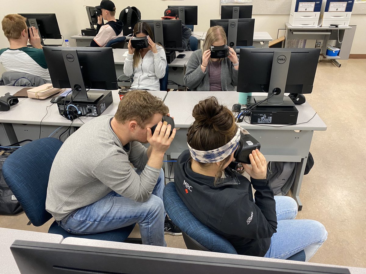 ColleenAndjelic's tweet photo. Enjoyed some active learning when @MrsKannekens came to our #edts325 class tonight to demo VR and a ton of other hands-on apps! Great session! @MHCollege #loveVR https://t.co/pQcnN0UXqV
