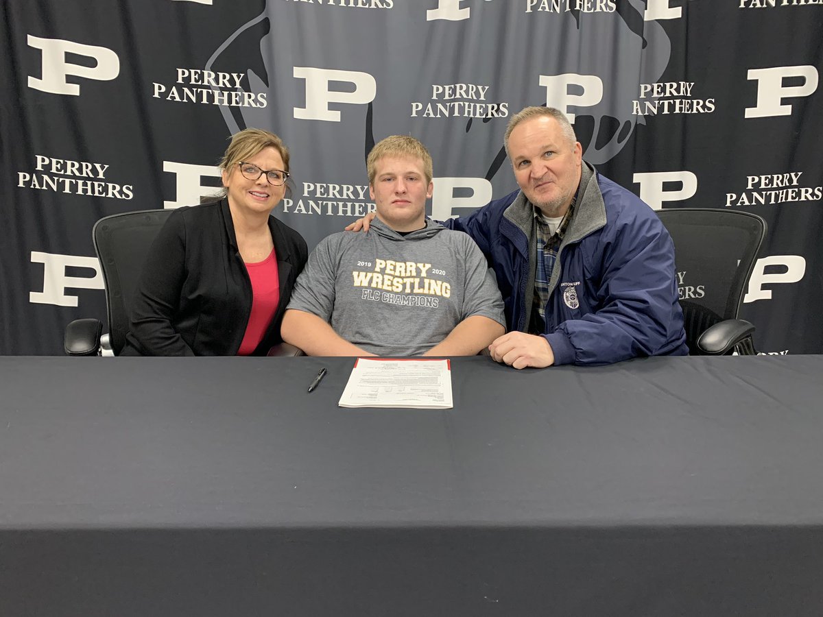 ThePHSnews's tweet photo. Congrats to Max Millin on signing with @BoroWrestling1 #perrypride https://t.co/CiCvPE9lnL