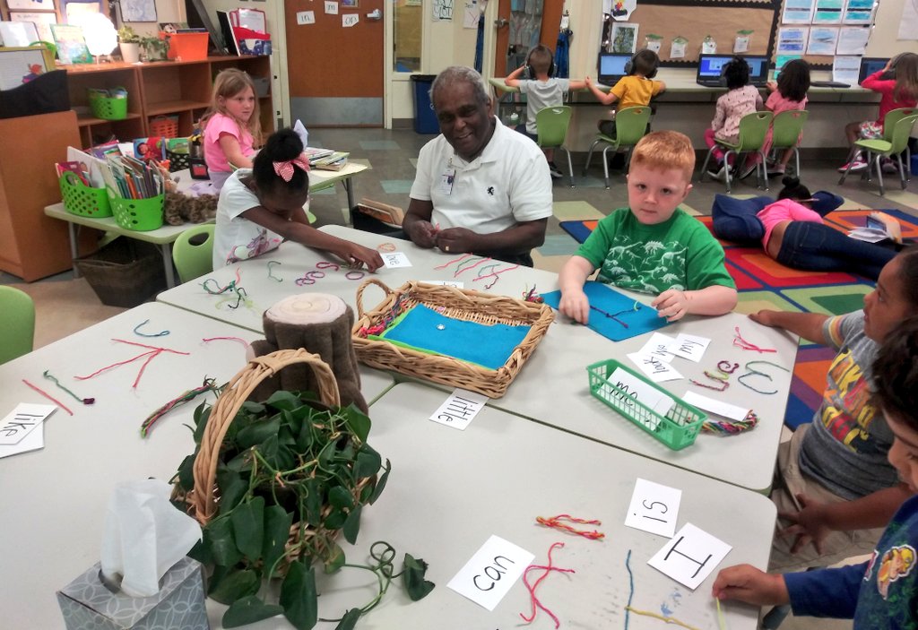 lwaterfield13's tweet photo. Wikki stix for the win! Working on our sight words and fine motor skills all in one. #wordwork #readingrotations https://t.co/HpWIXLAHW9