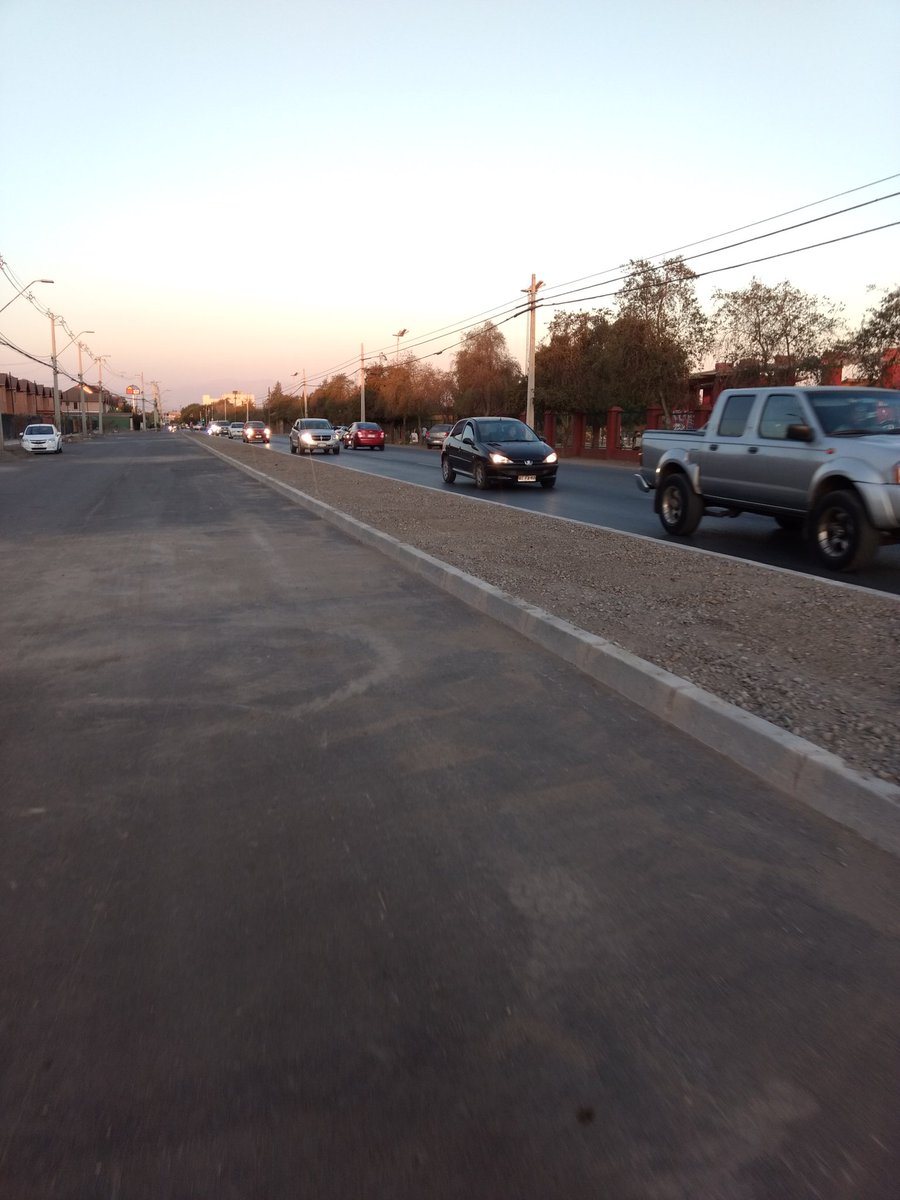 ale_penailillo's tweet photo. ¿Y que pasó con la ciclovía? @RadioPrensa @MuniTalagante @TALACLETA @GoberTalagante @mop_rm @mop_chile https://t.co/9M3AwDOCEg