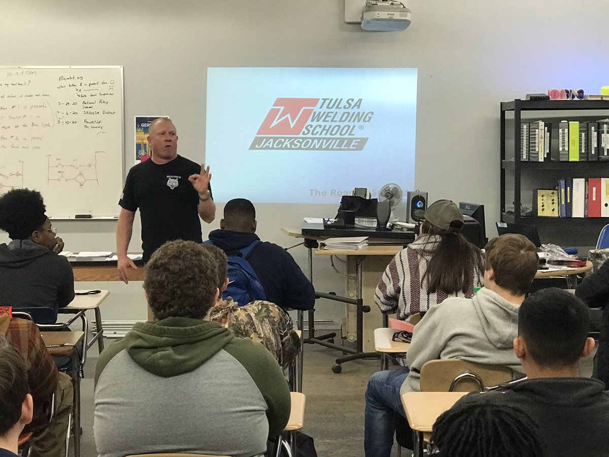 HighPinson's tweet photo. Great to have Mr. Knuckles from Tulsa @WeldingSchool visit the Valley...Opportunities in welding are unlimited...Thanks Mr. William Rice for setting up this visit... https://t.co/mxpA1TLXmS