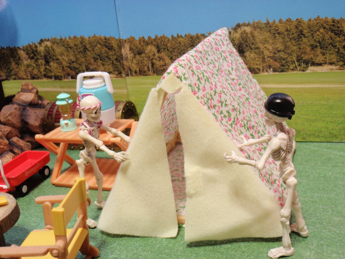 BerukuG's tweet photo. (^▽^)/…ゆるキャン△…(⌒∇⌒)
花柄ってぇ…(*´▽｀*)
まぁ～いいじゃん…(*^^)v
寝てみろぉ…おぉ♪(ﾉ)’∀｀(ヾ)
イイ感じぃ…だなぁ…(*´з`)
#ポーズスケルトン #poseskeleton #ゆるキャン https://t.co/8ckAtw9T2U
