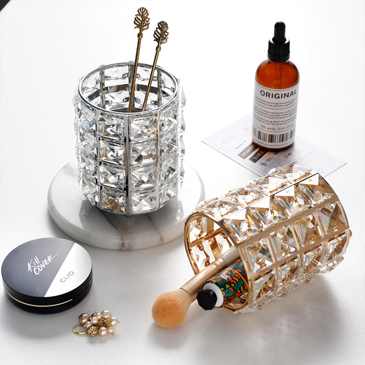 Shine bright, shine far, our European Style Luxury Brush Holder will have you feeling like a star.
#instadaily #makeupbrush #brushholder #organizer #beautytools #beautybrushes #makeupbrushholder #beautyessentials