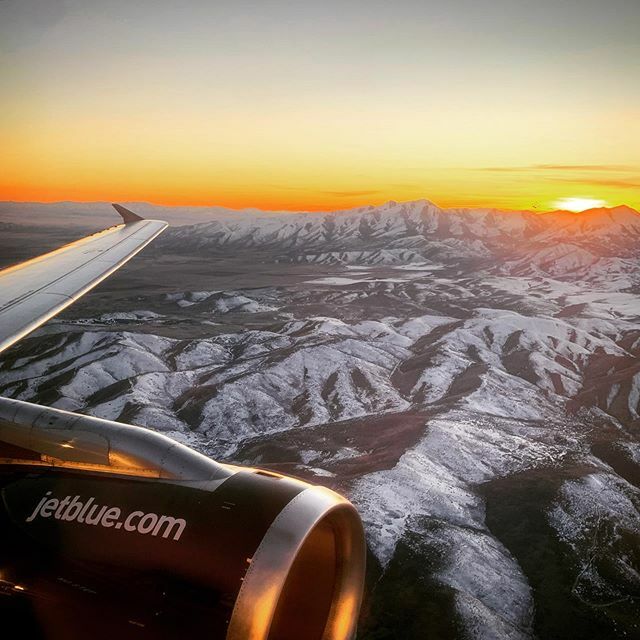 making_waves13's tweet photo. Sunset over the Wasatch Range while on the @nhlbruins @jetblue sponsored plane. https://t.co/3cAW19C3uO