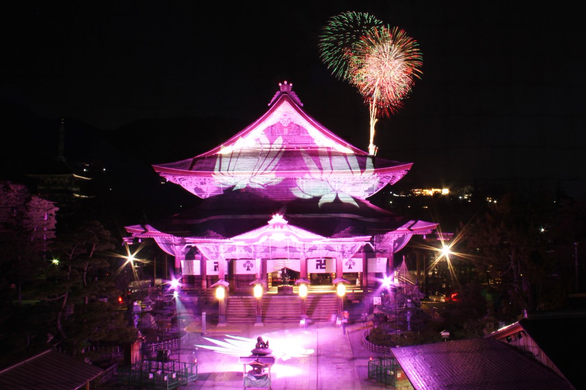 CirNagano's tweet photo. This weekend will be the last chance to experience the stunning sights of the Zenkoji Omotesando Illumination Event! Enjoy while savoring the Nagano-specialty flavors that Nakamise Street has to offer such as oyaki and soba.
Date &amp; Time: Until 3/1 (Sun.) 5:00 ～ 8:00 PM
#Zenkoji https://t.co/lycdvKcRgH