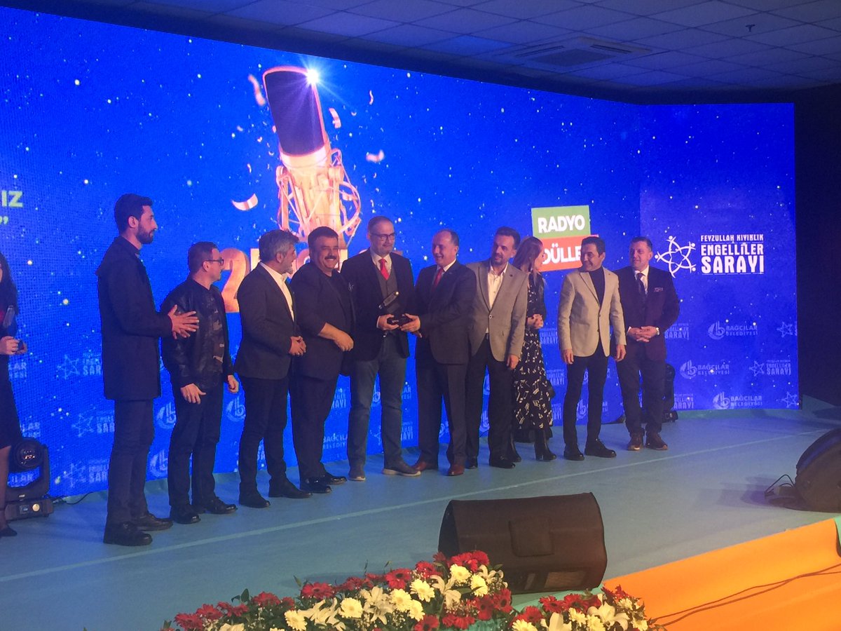 radyoodulleri's tweet photo. 2. #EngelsizMikrofon Radyo Ödüllerinde

Radyoya Değer Katanlar Ödülleri

'Habil Ceyhan     
'Mehmet Ercan’ - TRT FM
'Ayhan Metin - Yıldıray Çınar ’ - Meteorolojinin Sesi Radyosu - TEBRİKLER 🎙🔥💫 https://t.co/1PwW0vGw3p