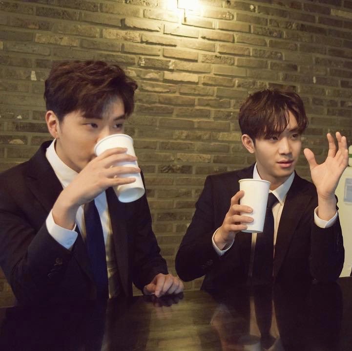 2JOONATION_0803's tweet photo. 난 내 아들을 좋아하지 않는 사람들을 ���지 않아
#2JOONATION #2JOON #HAJOON #DOJOON #THEROSE https://t.co/ptZblmw5Wo