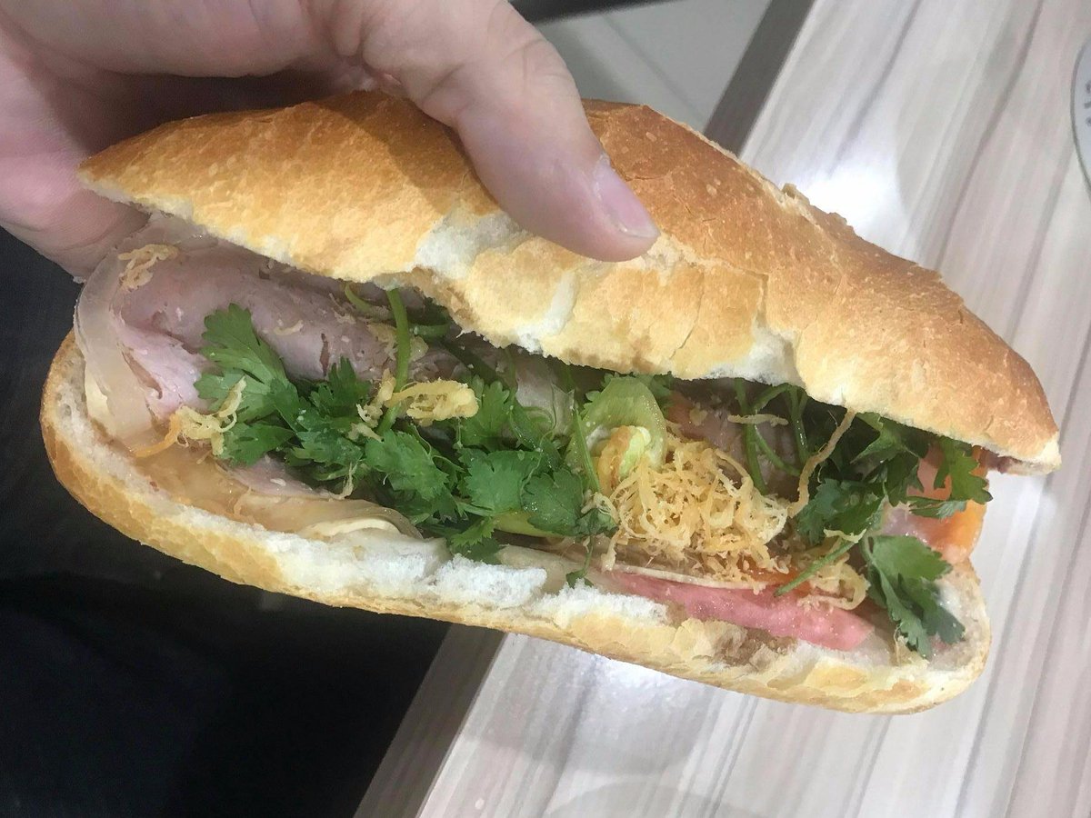 NhimSuong's tweet photo. Lưỡi không xương nhiều đường lắt léo
Miệng không vành miệng méo tứ tung...

Chúc mừng các bạn đã đạt giải nhất cuộc thi "bẻ lái" của năm🥳🥳🥳🥳🥳
Đồng thời chúc mừng cánh truyền thông sứ Kym Chy cũng bẻ lái thành công🥳🥳🥳🥳

#KoreansApologizetoVietnam https://t.co/dQXBQgemUh