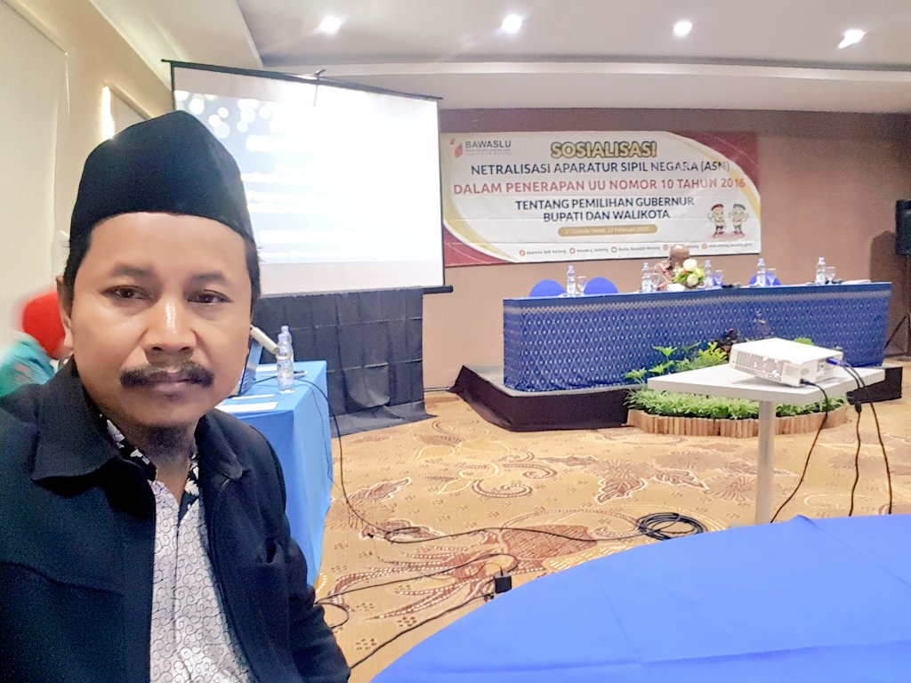 Arohmanmubarok's tweet photo. Bismillah 
Awali tugas hari ini, spesialis "Juru Dungo"
Dalam Acara Sosialisasi Netralitas Aparatur Negara ASN
#MalangAwasiNetralitasASN https://t.co/MvqZlPhRQE