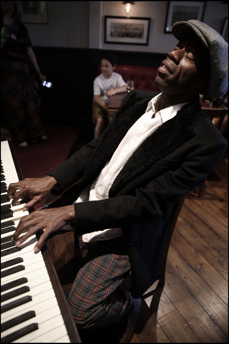 NewsfromBedlam's tweet photo. Fave photo of #AndrewRoachford #MBE @roachfordmusic (wearing #EarlofBedlam )with my darling godson Marcello, taken by legendary lenswoman #JillFurmanovsky @Rockarchive ; &amp; at the Dover Street Arts Club last night for launch of his latest album “Twice in a Lifetime”. #best #Singer https://t.co/tOFoCUitro