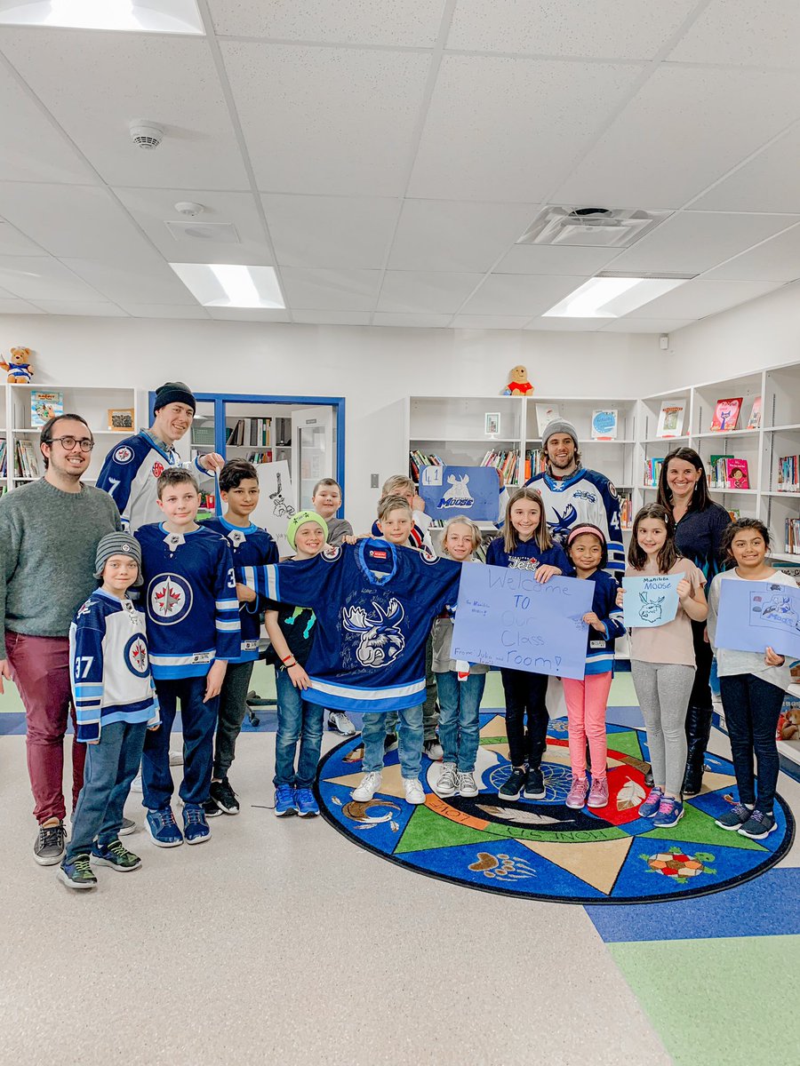 We spent the afternoon visiting classrooms across the city for our #StickToReading initiative, presented by @mcnallyrobinson 📖📚
