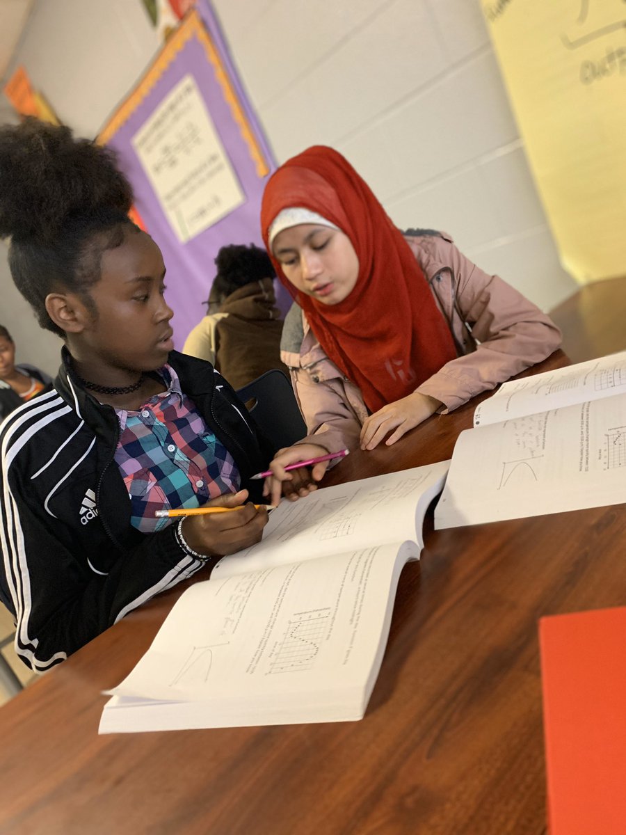 Ms_Kiley3's tweet photo. Students teaching students #SCSDsuccess #collaborationworks @SyracuseSchools @SCSDMath @GrantGatorsSCSD https://t.co/nmDcdbePOm