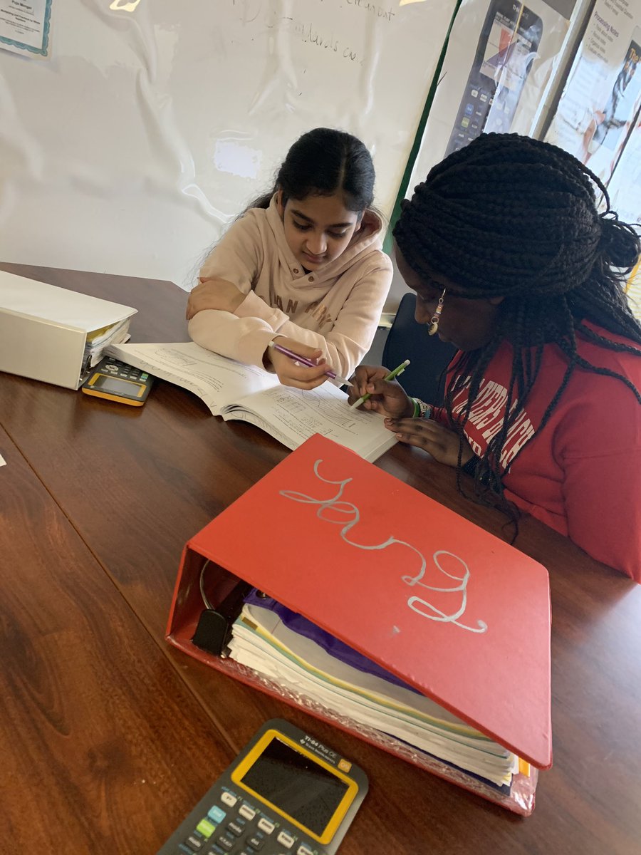 Ms_Kiley3's tweet photo. Students teaching students #SCSDsuccess #collaborationworks @SyracuseSchools @SCSDMath @GrantGatorsSCSD https://t.co/nmDcdbePOm