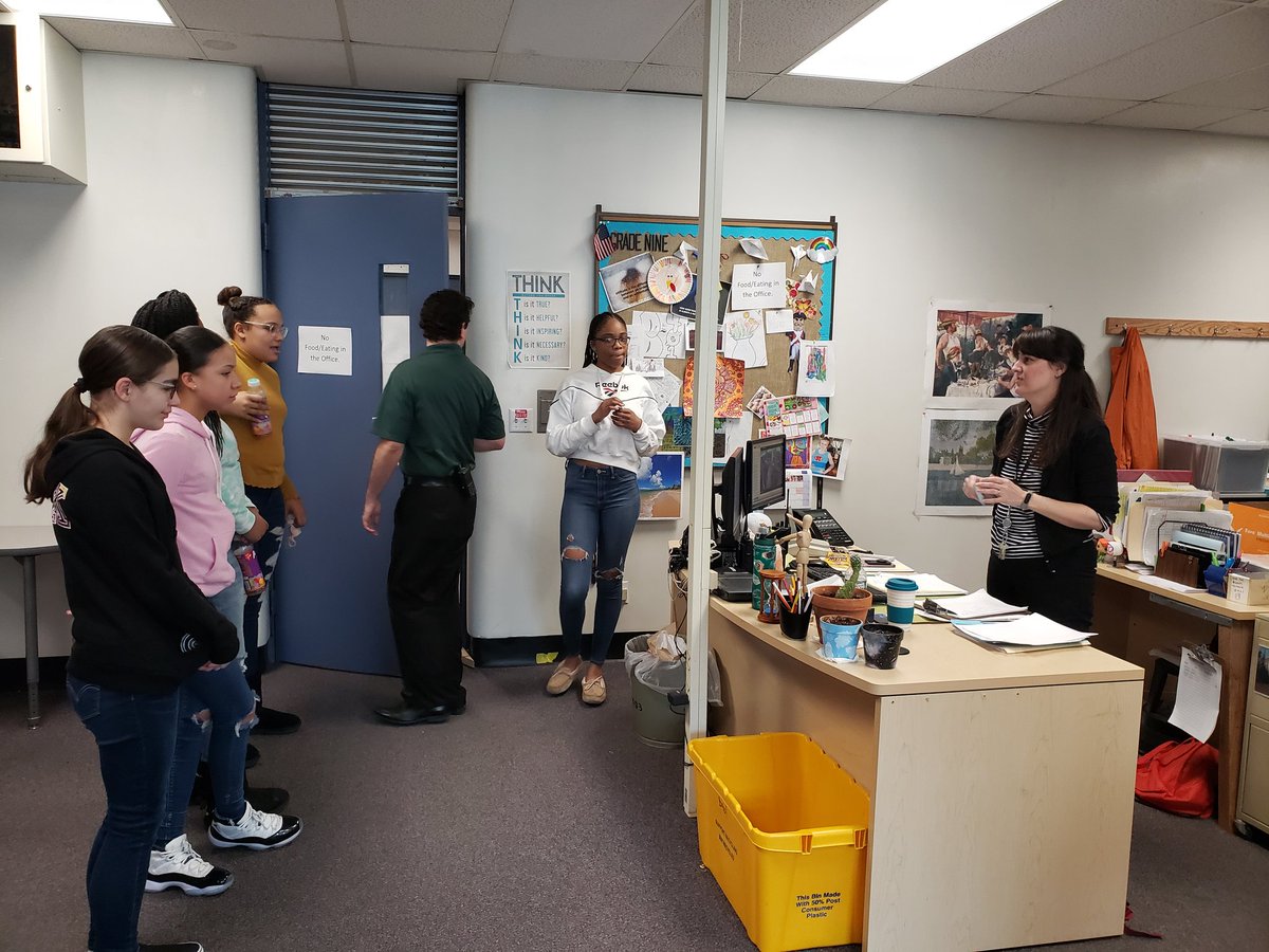 autum915's tweet photo. @BinghamtonCSD HS Liberty students hosted the 1st group of Liberty EMS 8th graders for our monthly BHS/EMS transition program. EMS students spoke to BHS student leaders, 9th grade teachers, and toured the building! @nmatz10 @FlemingbBernard @Kevin_Richman @theLibertyBU https://t.co/WxugAu1Qz1
