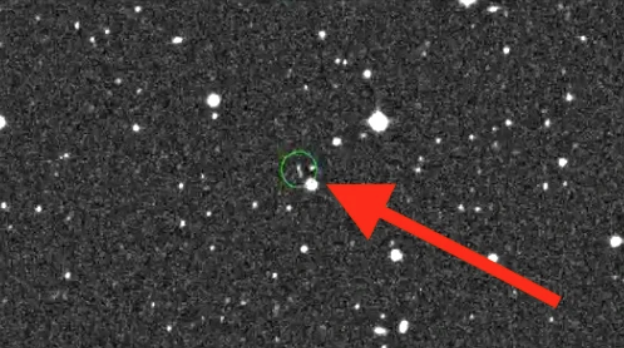 andrewtavani's tweet image. Very cool -- there's a new moon orbiting earth, astronomers have discovered. It's only a 'mini moon', but they say it's been orbiting for about 3 years now and they're calling it #2020CD3, a name that rolls right off the tongue: bit.ly/2I0w57a