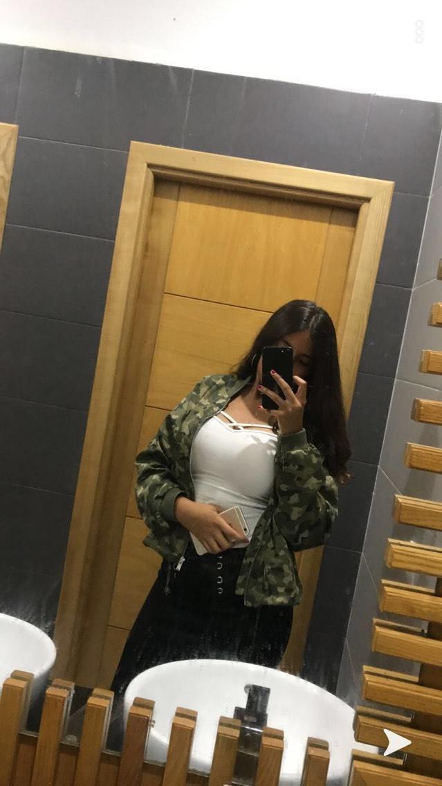 SarahLaur3's tweet photo. Je suis chaude, ce soir que des nudes bien hot. Vien privé pour les tarifs 🥵
#nude #nudes nude https://t.co/6onYkqtduG