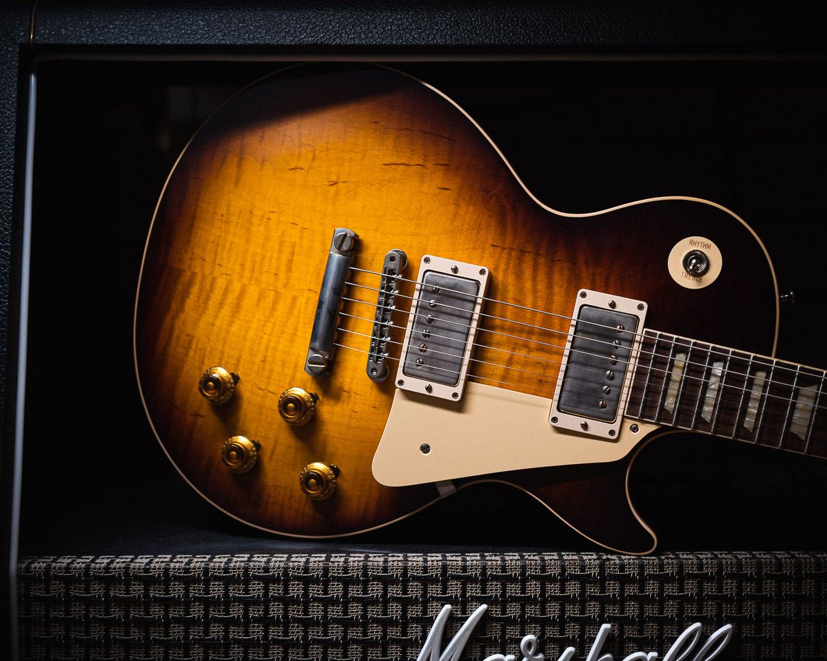 ChicagoMusicEx's tweet photo. Get the best of both worlds. Call us for special deals on CME Spec @gibsonguitar Les Pauls. #chicagomusicexchange #gibson #custom #gibsoncustom #1958 #lpstandard #lespaul #lespaulstandard #CMEspec #plaintop #kindredburstfade #59carmelitaneck #gearwire #gearybusey #guitarspotter https://t.co/iIeTikO1MX