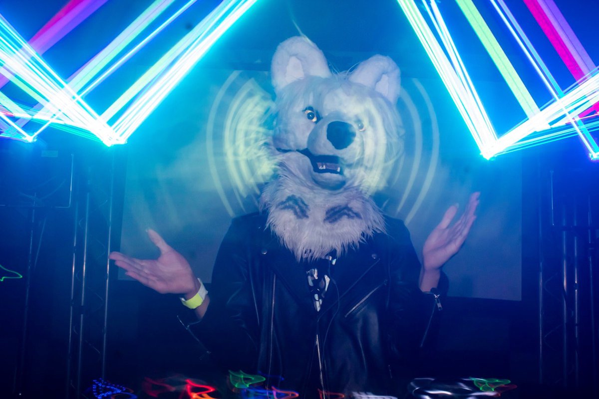 SebrisKiba's tweet photo. Also! SAN ANTONIO! Seen me at Web House yet? It’s small but it’s a big little concentration of the underground scene~ March 14th, I’ll be doing a special set of breaks, dnb, and everything in between! It’s gonna get wicked y’all! #breakbeats #drumandbass #WebHouse #JDSLasers https://t.co/09P6RMSM8A