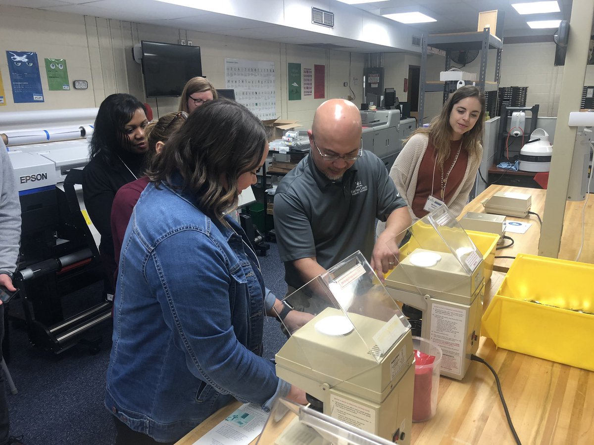 AP_MVHS's tweet photo. #MakingButtons #MakingMemories @fcpsnews Touring the TMPC #SupportingTheMission https://t.co/44WluDyCm8