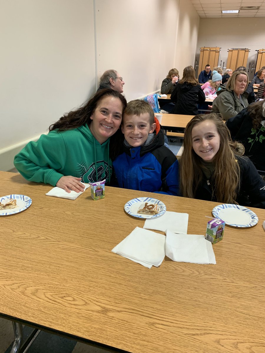 rosesund1's tweet photo. Loved welcoming our families to our GRAND Event at the Scholastic Book Fair. Coffee from LaJava, Kringle from Uncle Mikes, books and smiles at Forest Glen. @ForestGlenElem https://t.co/3X0bPOXb3Q