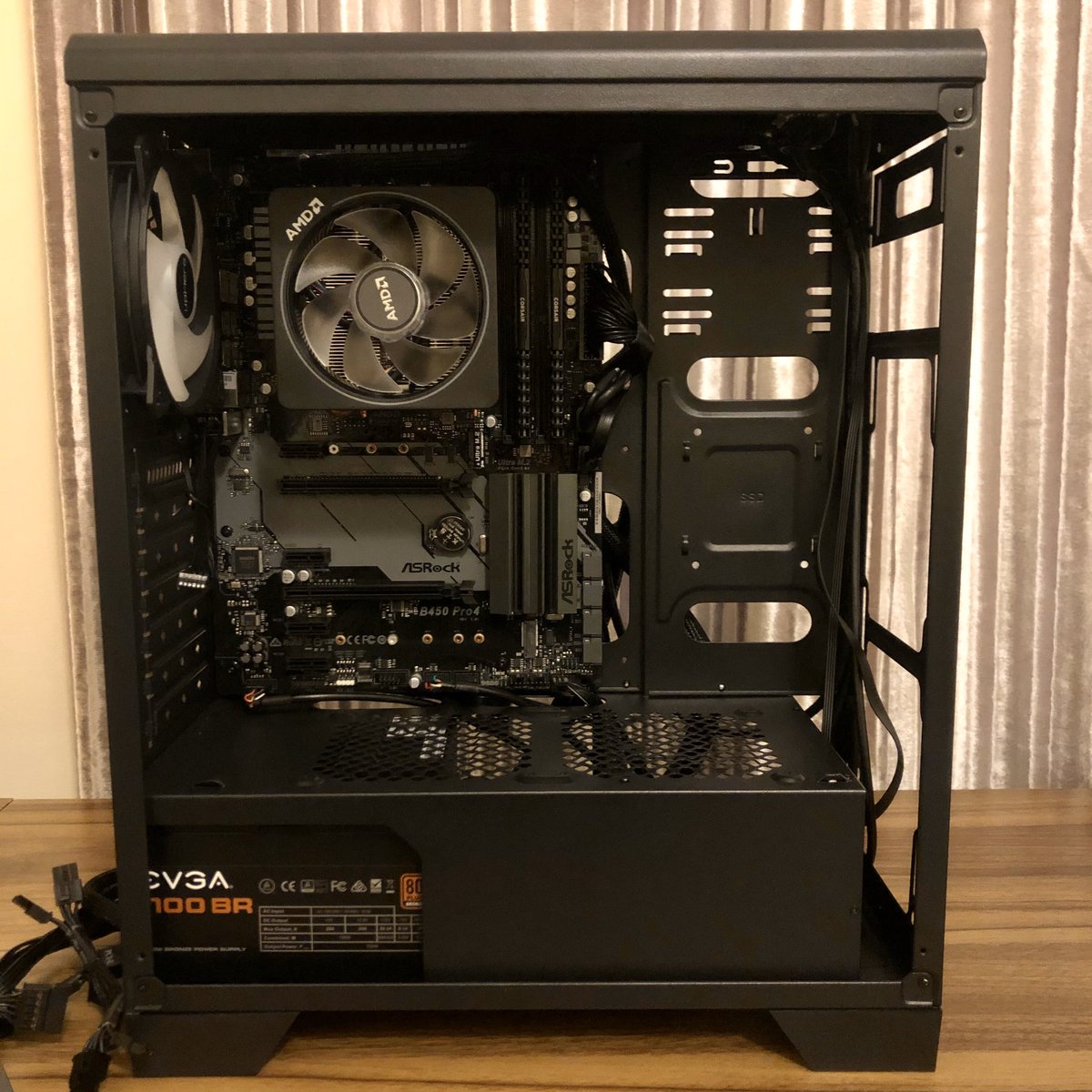 ga_tiny's tweet image. So this is how far we got with my pc build tonight guys:
-CPU
-RAM
-SSD
-Mother Board
-Power Supply
All attached and wired up.
// Thankyou to everyone who chilled with me even though it was a super stressful experience 💜
// Look out for part 2! 
.
.
.
#pc #pcbuild #myfirstpc