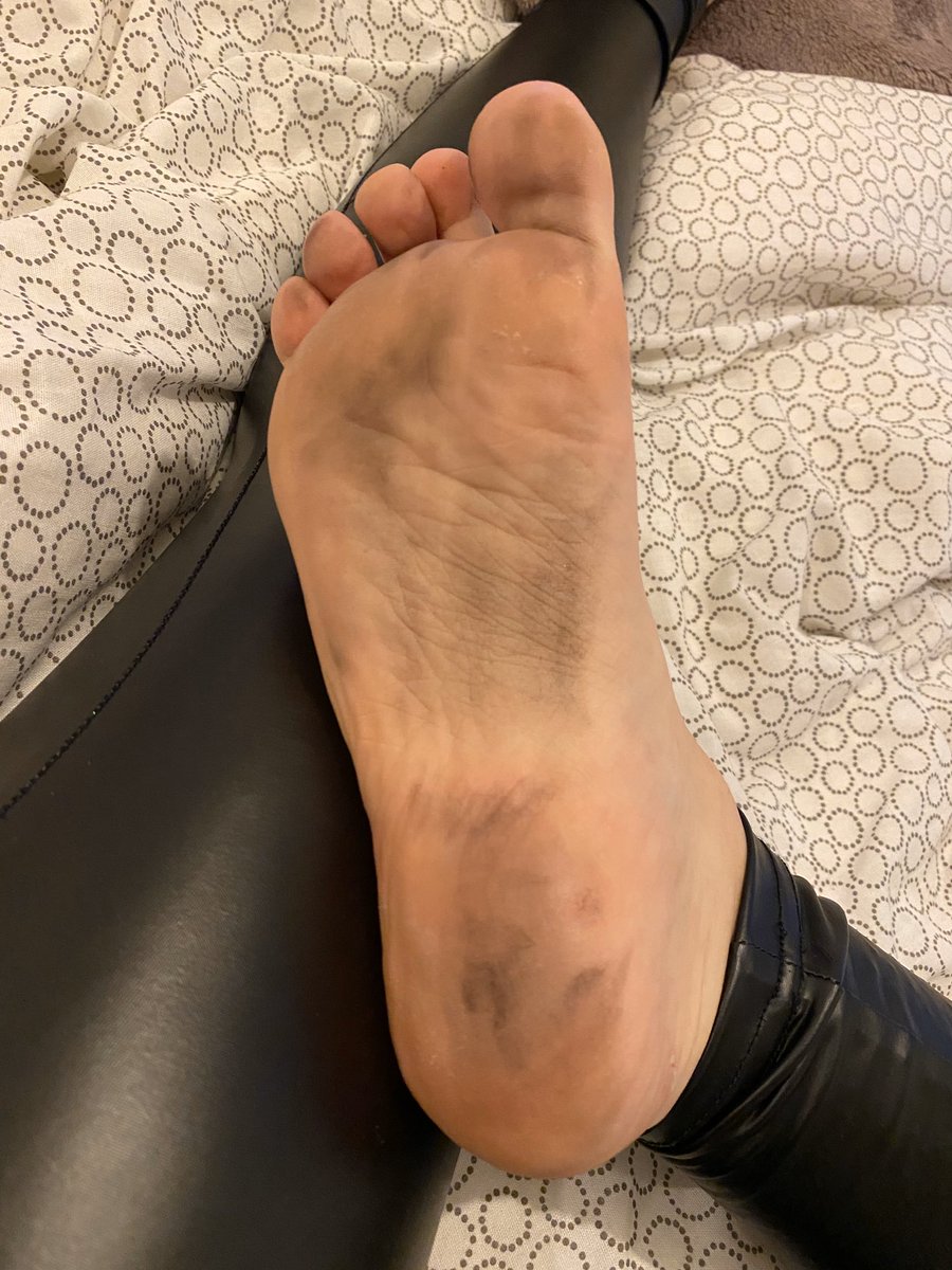 Dirty feet of Ana 😈

#pieds #feet #foot #forsale #slave #dirty #porn #feetporn #feetpicsforsale #fetish #footfetısh