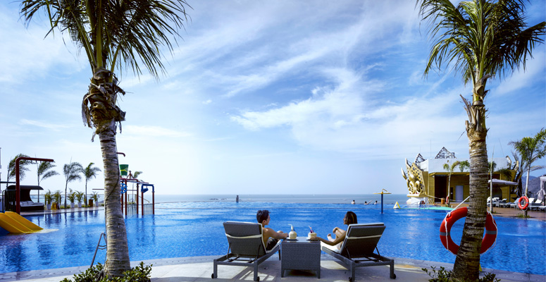 DiscoverSanya's tweet photo. Harman Hotel Sanya.
Situated between mountain and sea, the hotel offers a miraculous mixture of tropical rain forest mountains and endless stretch of sea water, and the beauty of the rising and setting sun. https://t.co/06OEFw0HuX https://t.co/9KZFxwfSq6