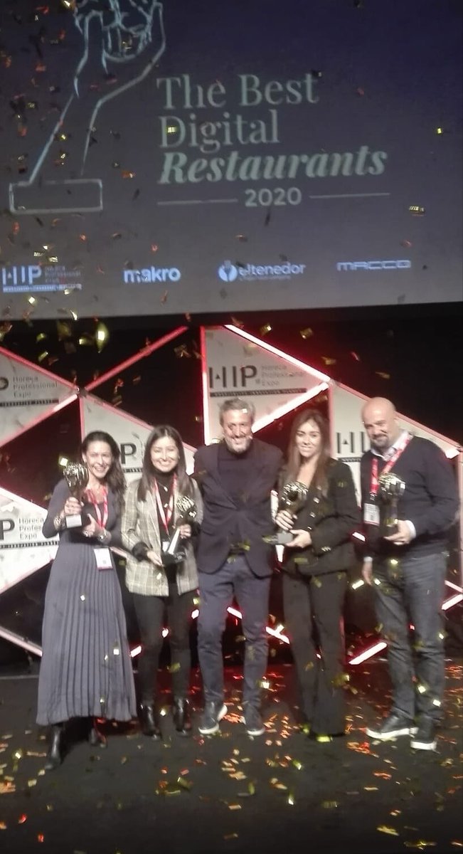 miguel_vinas's tweet photo. En @expohip entrega 'The Best Digital Restaurants 2020' @diegocoquillat. Patrocinadores  @makroESP @eltenedor @MaccoRobotics y con nuevos amigos #Bibot.
#HIP2020 #TheBestDR2020 https://t.co/jks4auV65Q