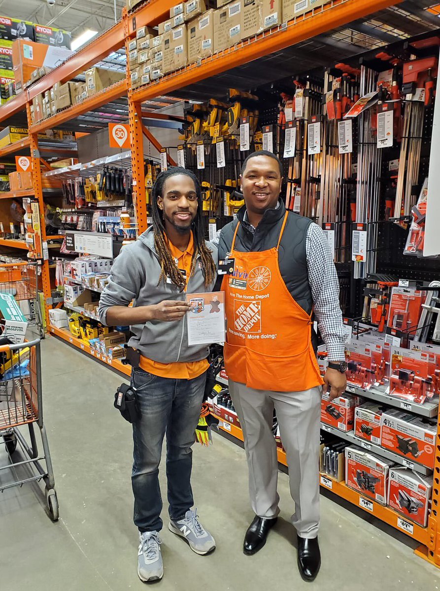JacobCurtis_HD's tweet photo. #HD0803 ‘s very own Aeron Major getting an award today from one of our MET leaders!! Awesome execution bringing value to the store and driving the store appearance!! 👏👏🧡 #OneTeam #HDMET https://t.co/iXs80XIxlj