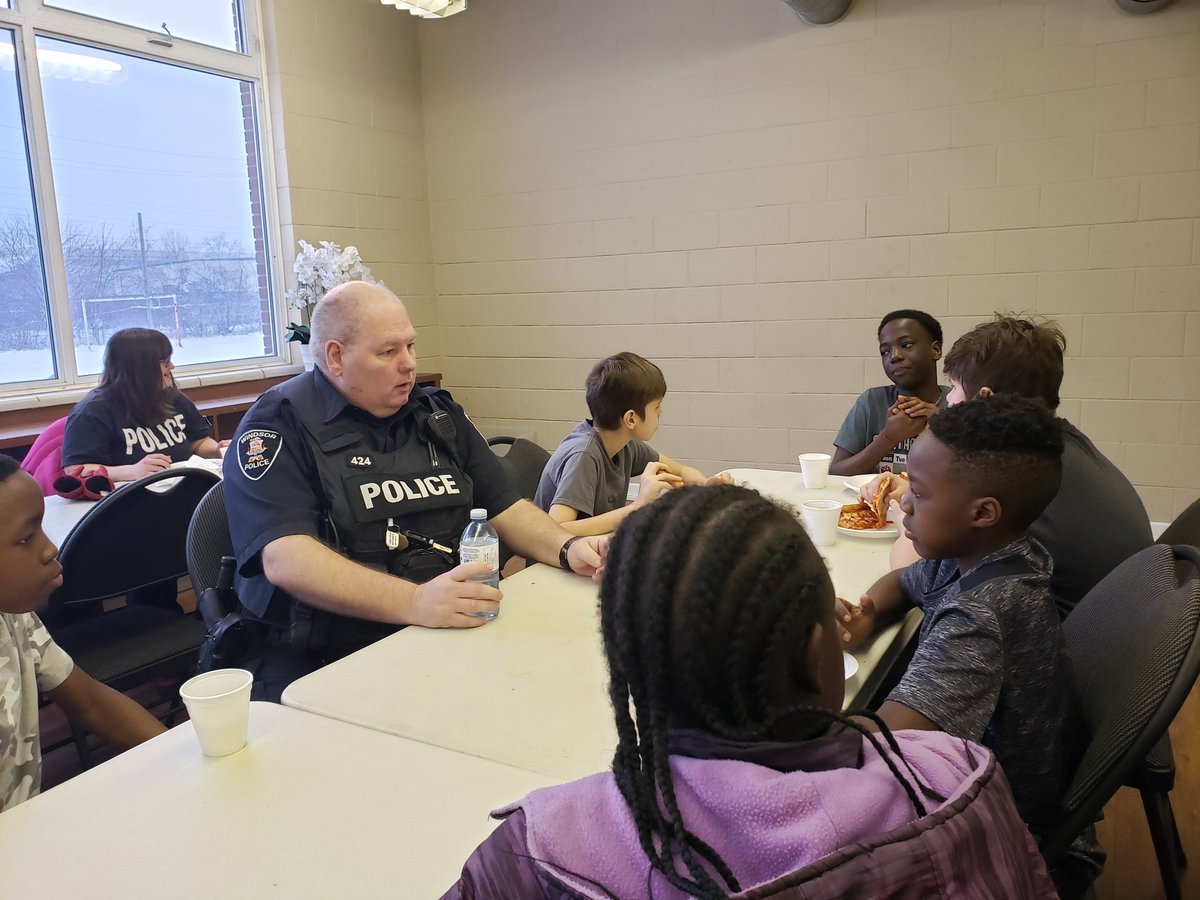 gill_wps's tweet photo. ๐ with ๐ฎโโ๏ธ๐ฎโโ๏ธ is underway @ Sandwich Teen Action Group (STAG) @WindsorPolice engaging in our Youth. We had some great conversations and made many new friends !
#YouthEngagement
#KidsLearningFromCops
#StrongerCommunities
#YQG https://t.co/VnlyFl6qJu
