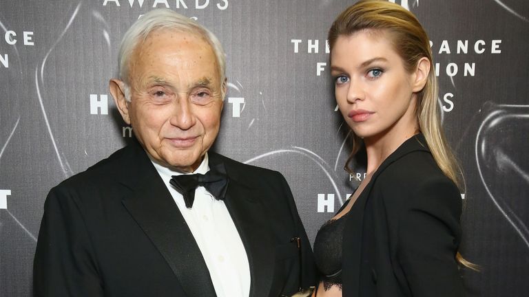 Les Wexner has announced that he will be stepping down as chief executive and chairman of L Brands (owner of Victoria's Secret). The VS brand that was once worth $28bn, has now taken a private deal, valued at only $1.1bn. 

Via <a href="/nytimes/">The New York Times</a> ow.ly/jrYM30qkwKm