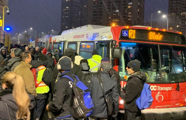 LaurenceWall's tweet image. R1 buses operating from #Hurdman Station (photo below) to #Blair.  Part of the overhead wiring came loose this aft at #StLaurent, forcing passengers to evacuate an #LRT.  2 trains offline.  #ottnews
