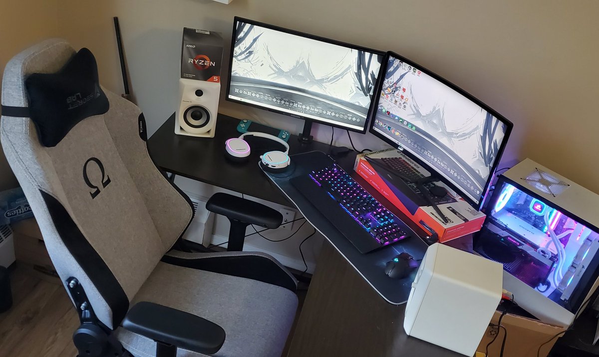 IlDABSlI's tweet photo. Absolutely love this chair!!! #secretlab @secretlabchairs https://t.co/jClnyYlOyZ