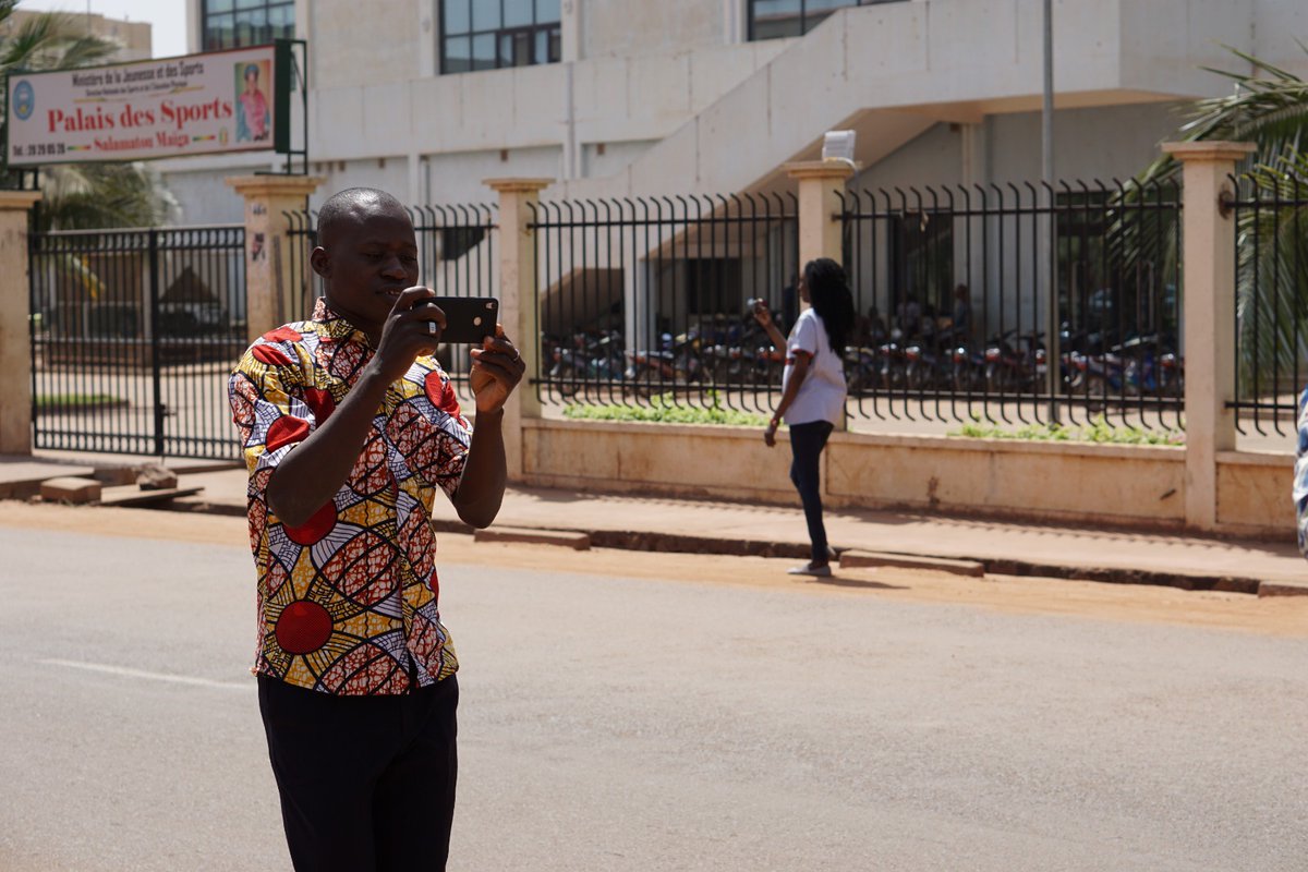 Honorable_Nath's tweet photo. Day2 of the Drone flights Workshops with @smathermather @OpenDroneMap 4 @OSM_Mali
was focused on the use of the participants captured images for modelisation in #Blender; 
Sharing data to @OpenAerielMap Platform; 
Data Collection party &amp;demo of mapping of Drone Imageries on #OSM https://t.co/ovozR108mI