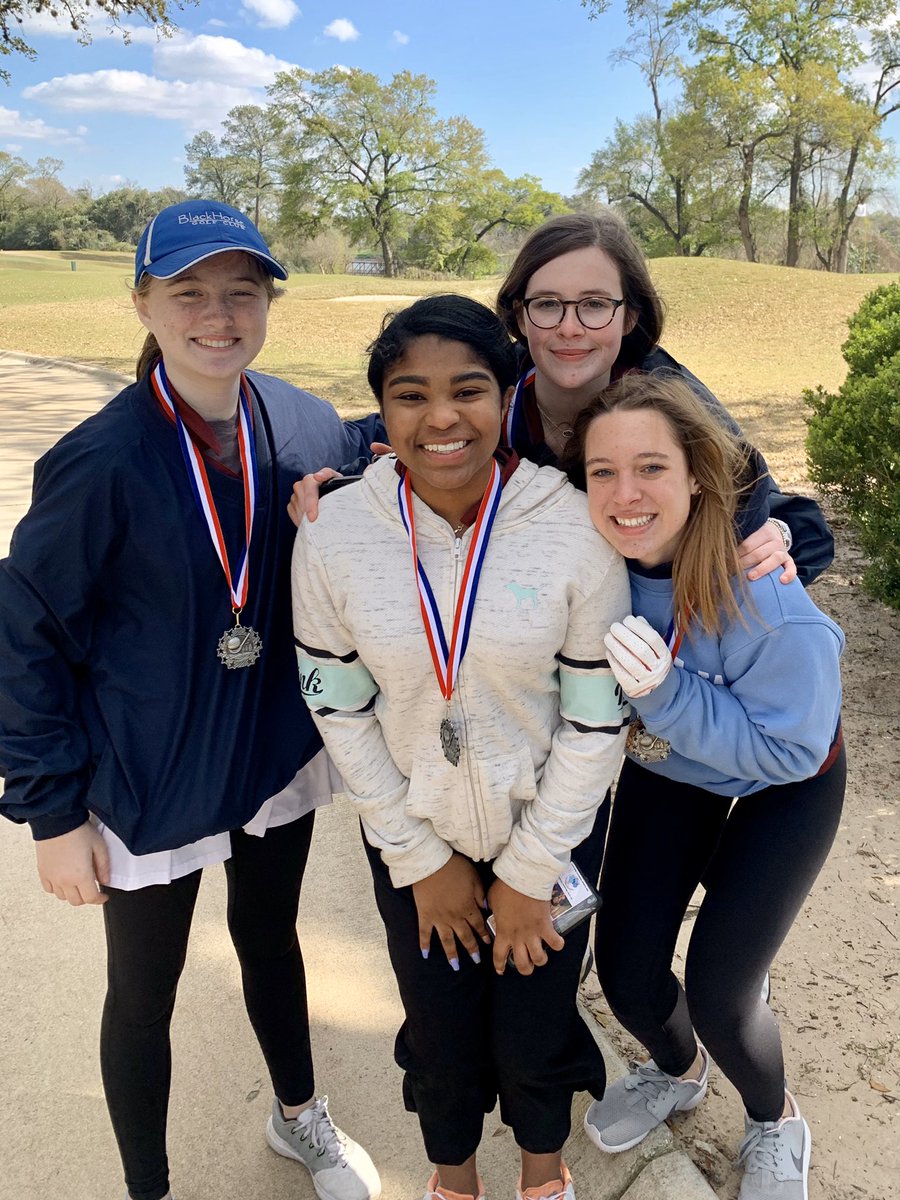 MsHarrisHHS's tweet photo. It was a great (but chilly) day for Heights Golf! 🥶 Chavez HS tournament @ Gus Wortham 
Girls-2nd place                                  Boys- 2nd &amp; 3rd place            Individual- Mia Borovsky 6th place @ghostofheights @Heights_PTO @Nick_McCoy7  @CoachDixon_63 @HISDAthletics https://t.co/qvgmXHCqWa